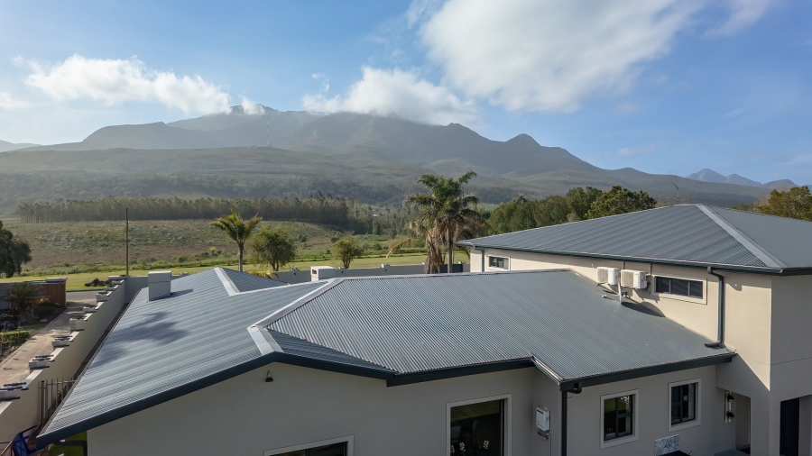 6 Bedroom Property for Sale in Heatherlands Western Cape